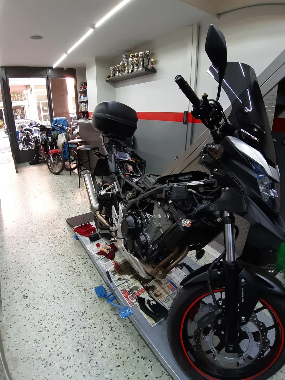 ON OFF ROAD TEAM SERVICE - ΣΥΝΕΡΓΕΙΟ ΜΟΤΟ ΓΟΥΔΙ - SERVICE MOTO ΖΩΓΡΑΦΟΥ